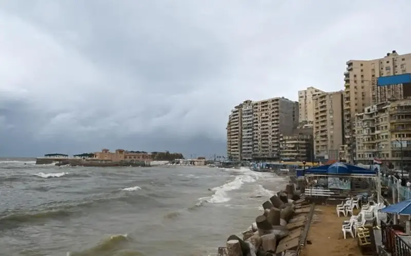 عاجل.. أمطار رعدية تضرب عدة مناطق خلال ساعات.. السحب تفرض هيمنتها على السماء